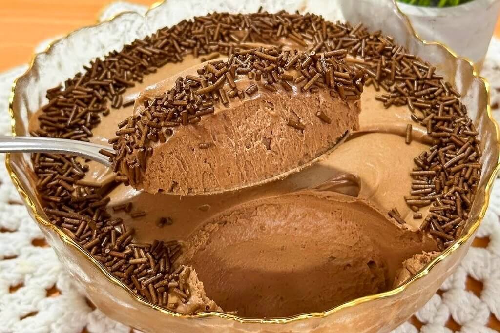 Mousse de Brigadeiro com Ganache de Chocolate