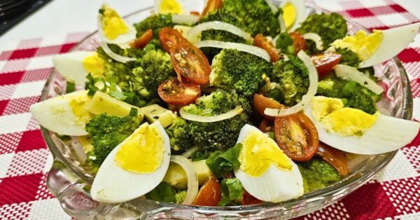 Como Preparar uma Salada de Brócolis como nos Restaurantes