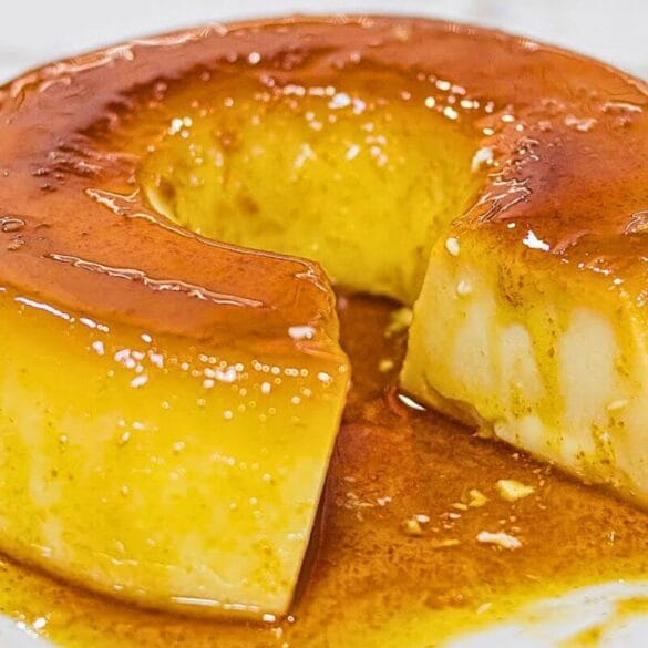 Pudim Cremoso com Pão Amanhecido Pudim Cremoso com Pão Amanhecido