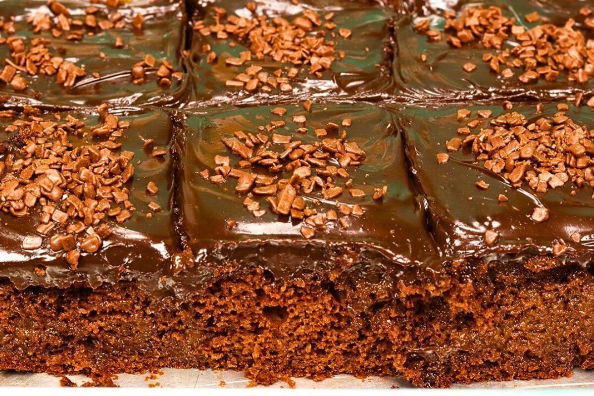 Bolo de Chocolate Fofinho e Molhadinho