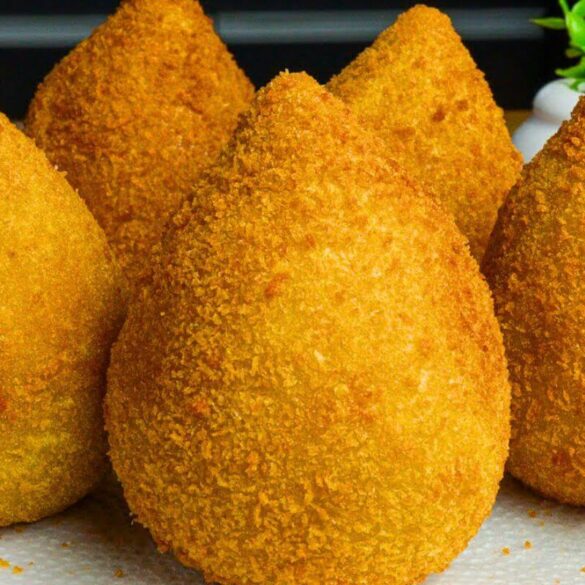 Coxinha de Carne Surpreendente Coxinha de Carne Surpreendente