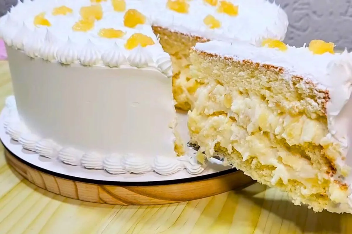 Bolo de Abacaxi Com Coco Para Aniversários Memoráveis