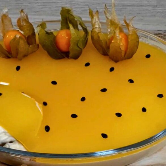 Passion fruit mousse with brightness jelly Passion fruit mousse with brightness jelly