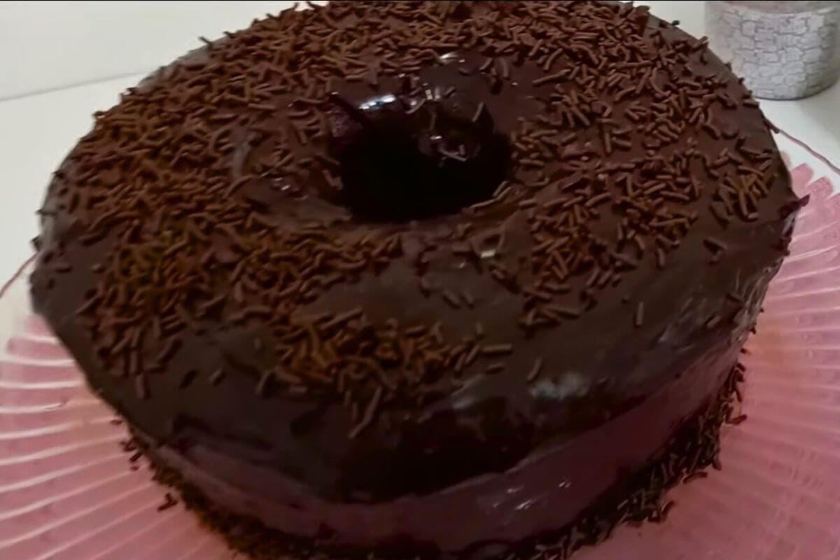 Bolo de Chocolate Com Massa Pronta Rápido e Saboroso