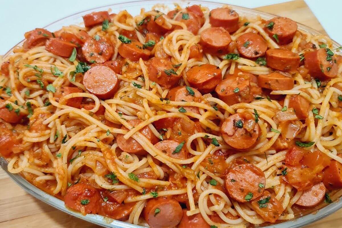 Macarrão Com Salsicha de Hot Dog Em Minutos