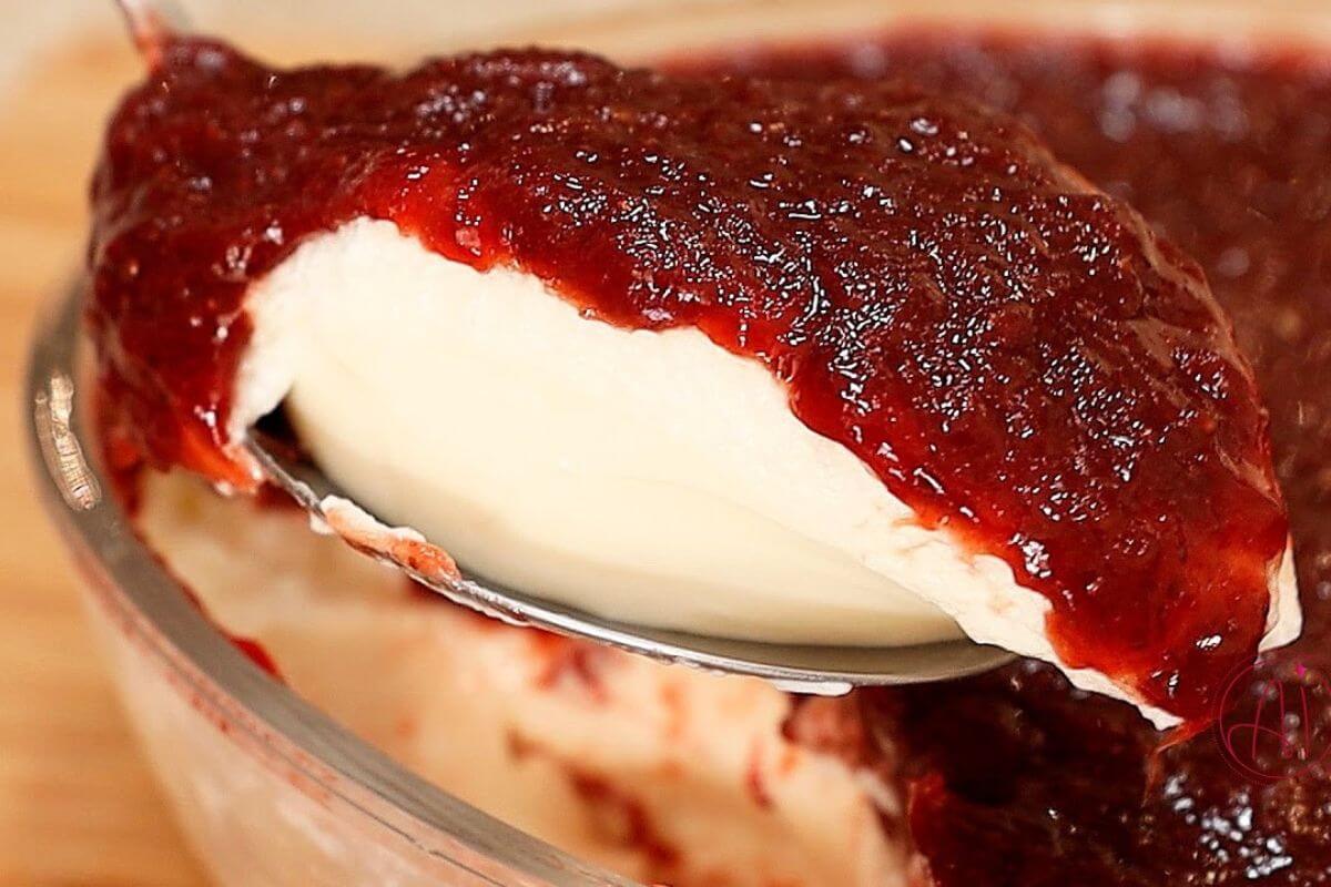 Sobremesa de Leite Ninho Com Geleia de Framboesa