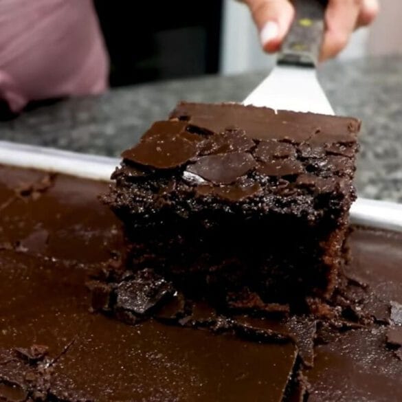 Cake of the blender with chocolate cone Cake of the blender with chocolate cone