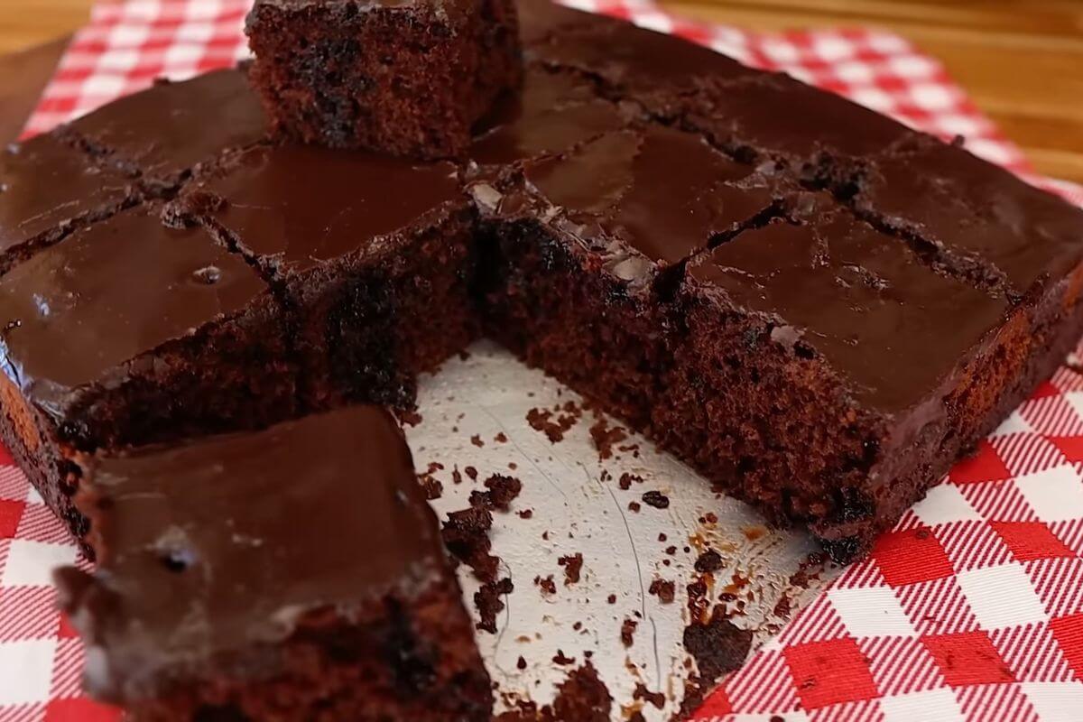 Bolo de Chocolate Com Casquinha