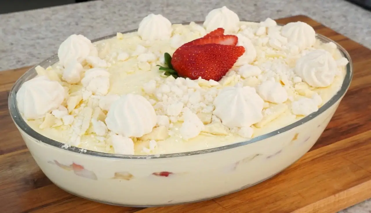 Sobremesa de Morango Super Fácil Para o Natal