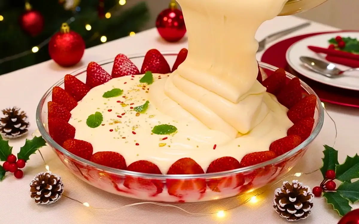 Sobremesa de Morango Para o Natal Que Vai Salvar Sua Ceia