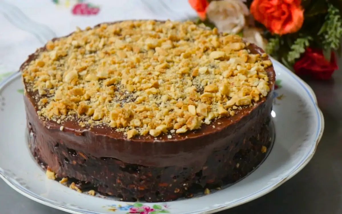 Bolo de Biscoito Maizena Com Chocolate e Amendoim