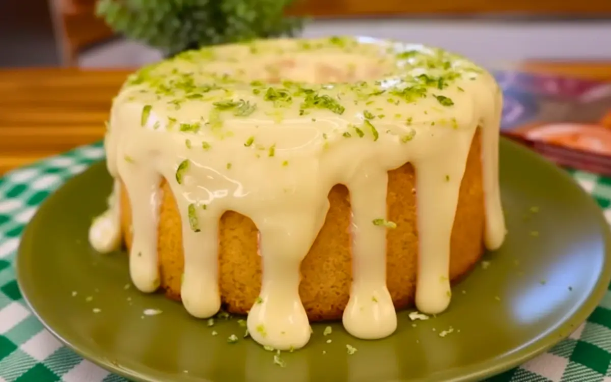 Bolo de Limão Fofinho Com Cobertura Especial