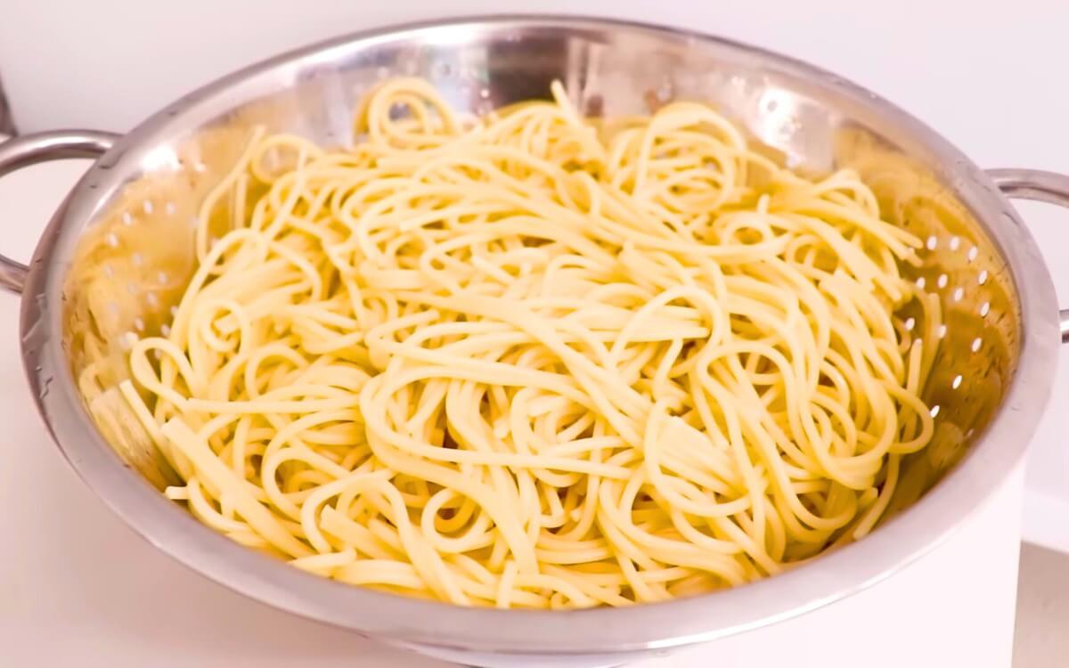 Como Preparar Um Macarrão Rápido e Surpreender a Família