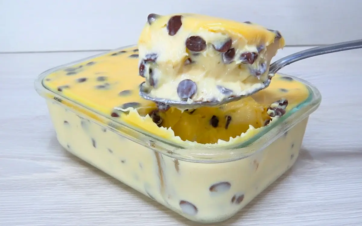 Mousse de Maracujá Com Gotinhas de Chocolate