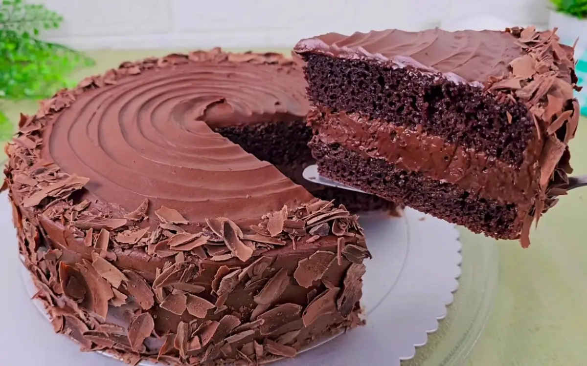 Bolo de Chocolate Recheado