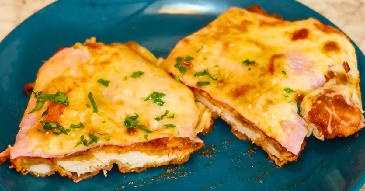 Parmegiana de Frango com Páprica Defumada e Muçarela Gratinada