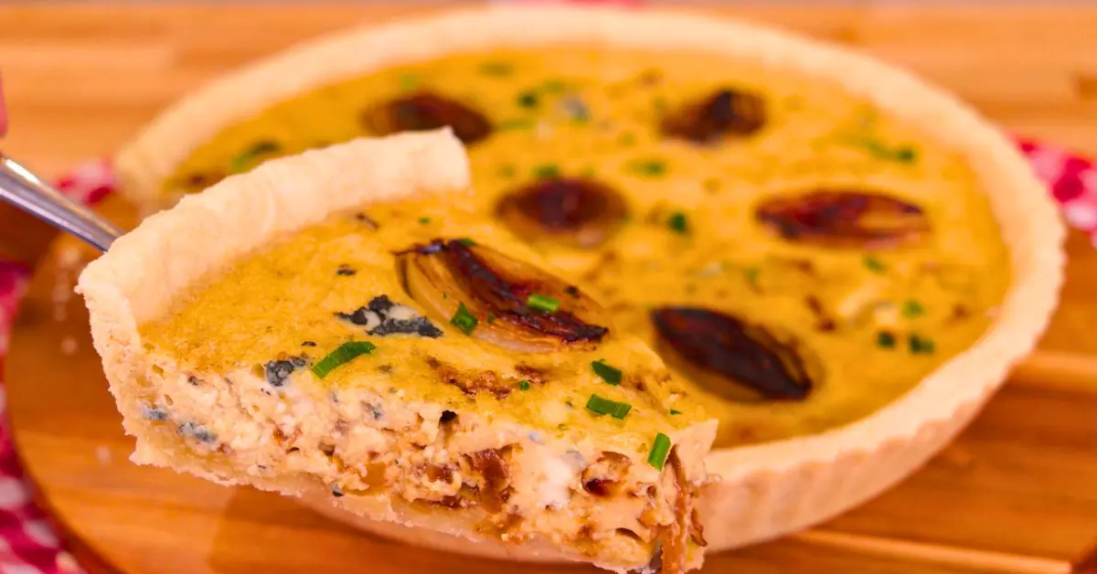 Quiche de Cebola Caramelizada com Gorgonzola