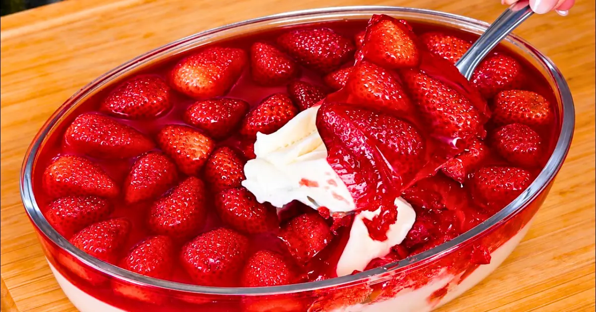 Sobremesa de Morango Cremosa com Gelatina