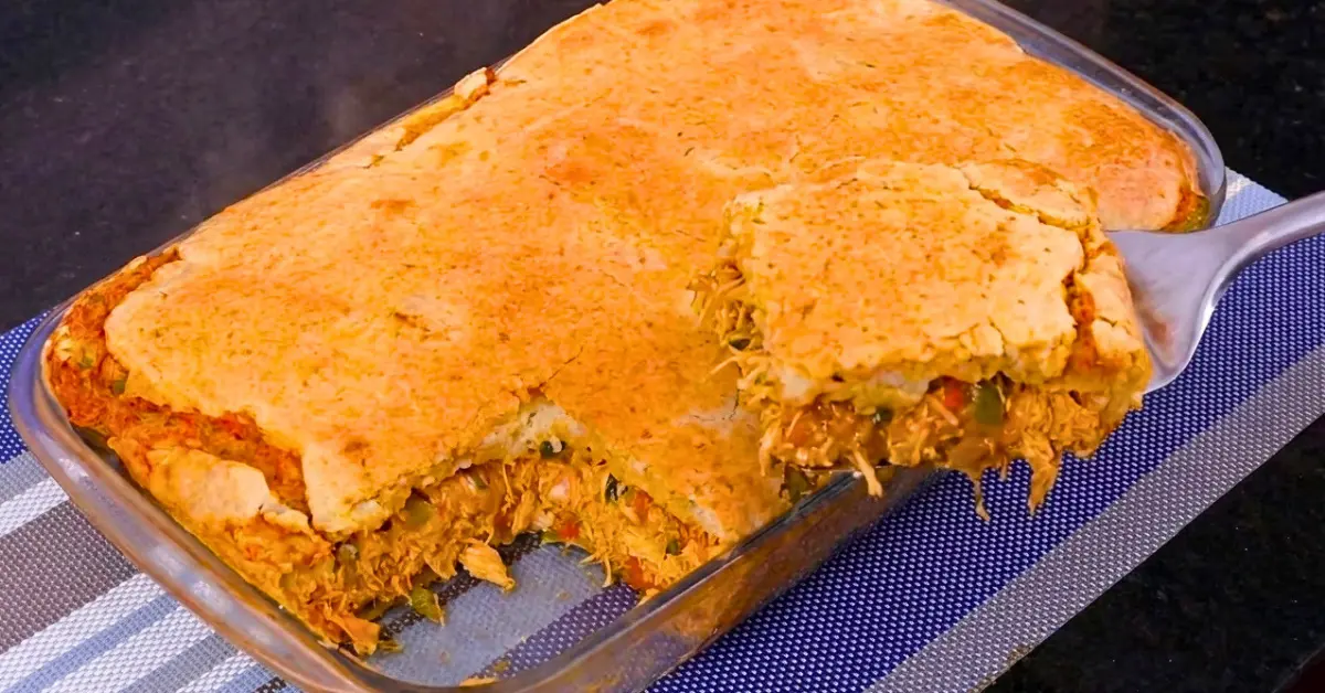 Torta de Frango Cremosa com Requeijão e Parmesão